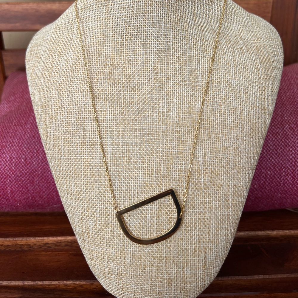*** BRAND NEW **** stainless steel gold letter D necklace